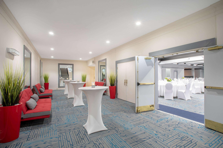 Public Area 3, Quality Inn & Conference Centre Kingston Central, Frontenac