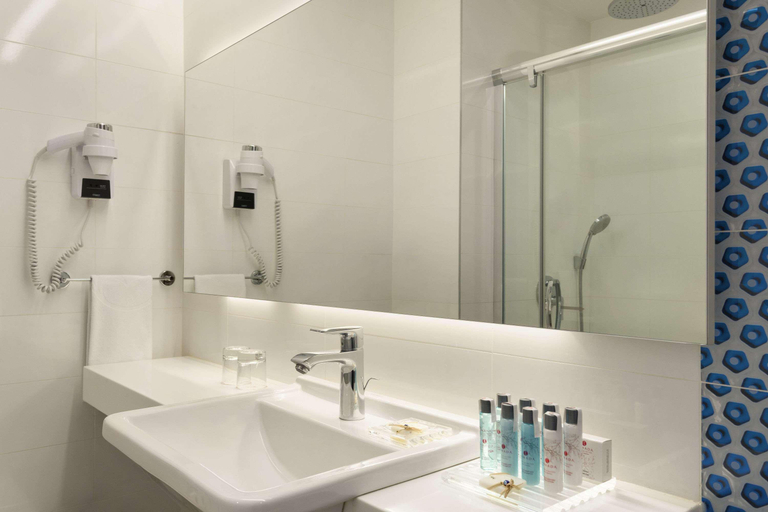 Bathroom 4, Ramada Hotel & Suites Kemalpasa Izmir, Bornova