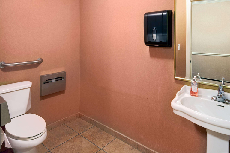 Bathroom 4, Travelodge by Wyndham Beckley, Raleigh