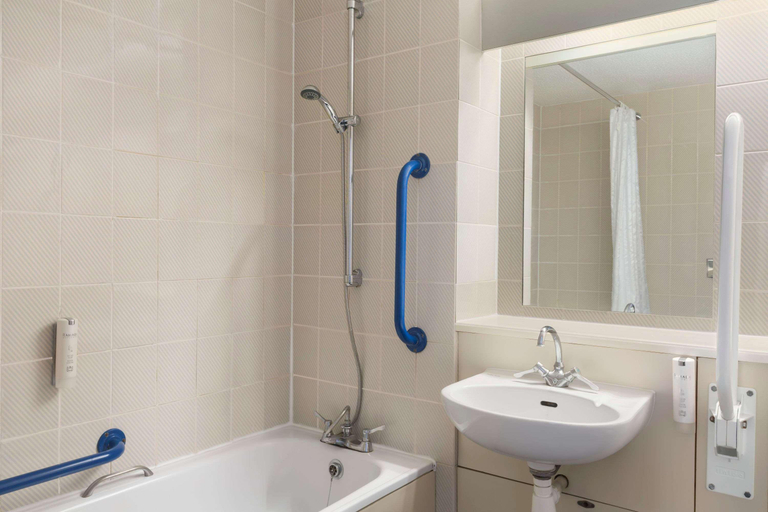 Bathroom 5, Ramada by Wyndham South Mimms M25, Hertfordshire