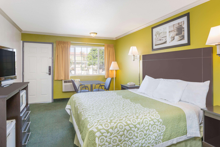 Bedroom 3, Days Inn by Wyndham King City, Monterey