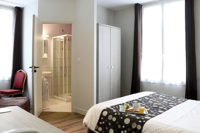 Bedroom 3, Hotel De la Place, Calvados