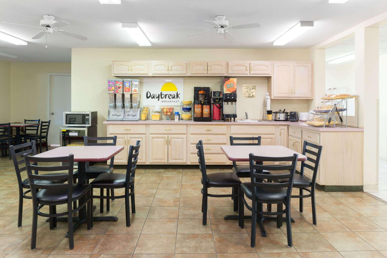 Public Area 2, Days Inn by Wyndham Mount Vernon, Jefferson