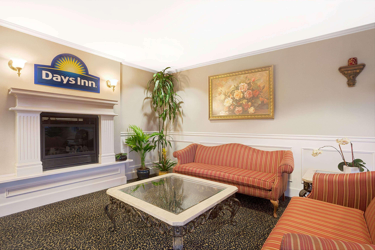 Public Area 2, Days Inn by Wyndham Everett, Snohomish