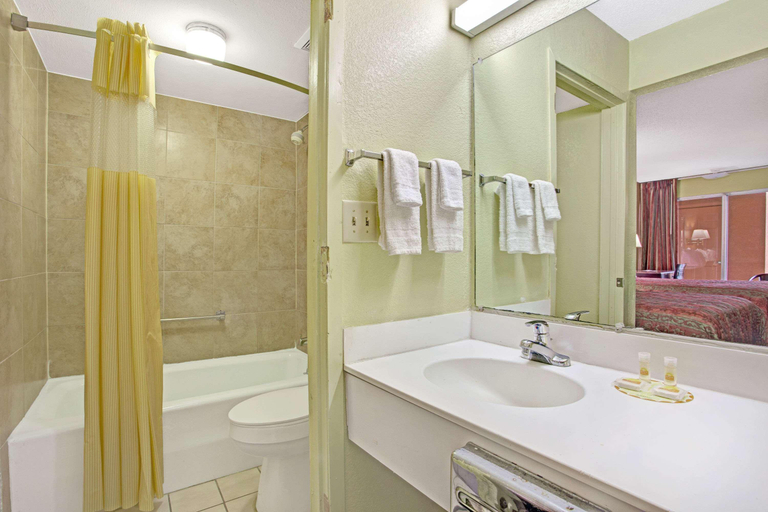 Bathroom 4, Days Inn by Wyndham Benson, Johnston