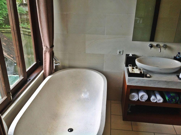 Bathroom 23