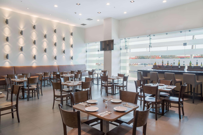 Food & Drinks 4, Wyndham Garden Celaya, Celaya