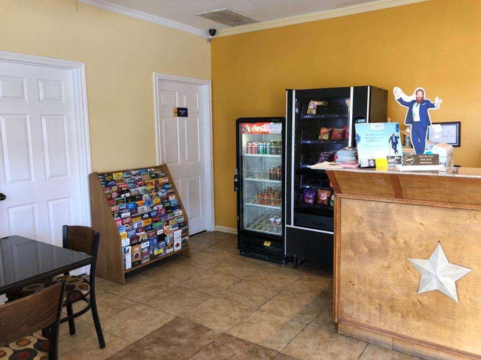 Public Area 2, Days Inn by Wyndham Gainesville, Cooke
