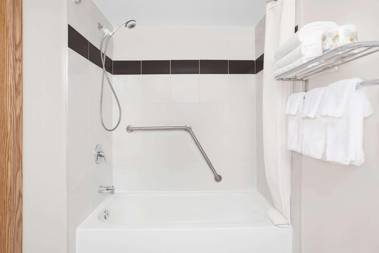 Bathroom 4, Super 8 by Wyndham Athabasca, Division No. 13