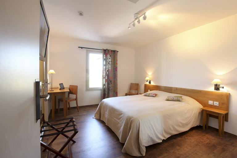 Bedroom, Logis Hôtel Le Nouvel, Drôme