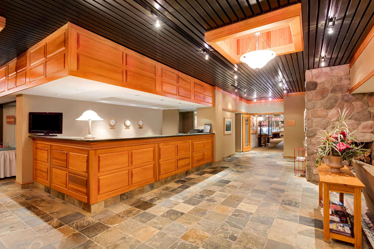 Public Area 3, Ramada by Wyndham Pinewood Park Resort North Bay, Nipissing