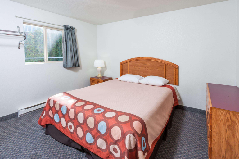 Bedroom 3, Super 8 By Wyndham Sicamous, Columbia-Shuswap