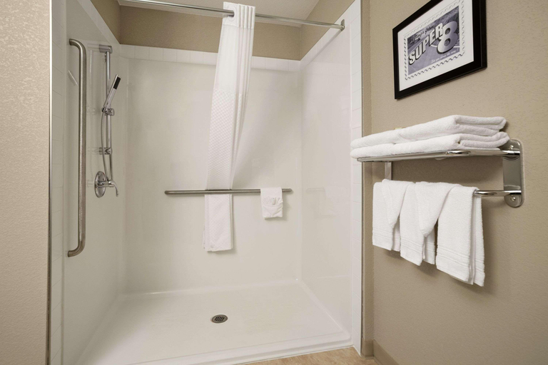 Bathroom 4, Super 8 by Wyndham Lloydminster, Division No. 17