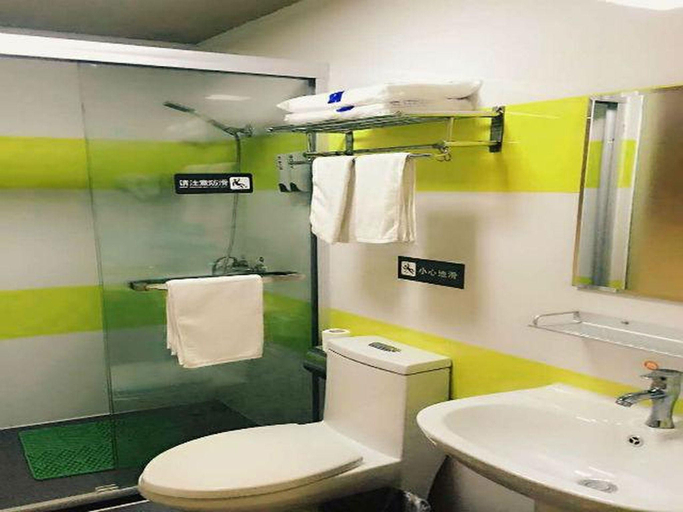 Bathroom 3, 7 Days Inn Suzhou Weiting Yangcheng Lake Huayi Studio, Suzhou