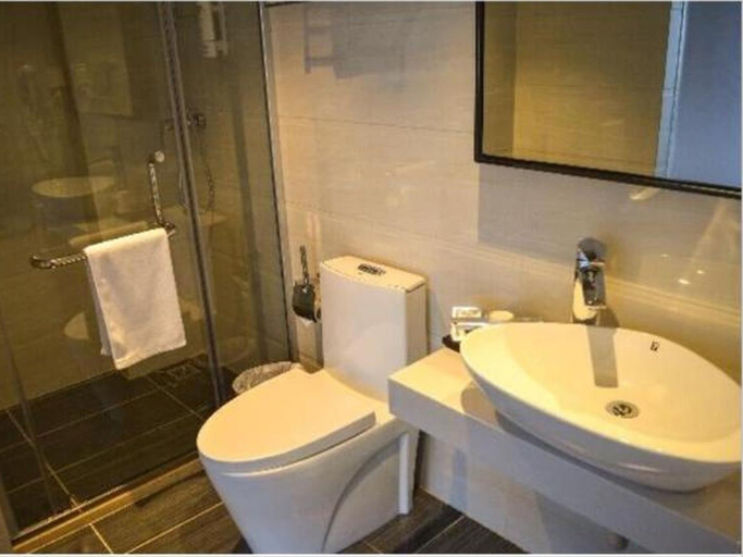 Bathroom 3, IU Hotel Zhanjiang Guomao Dingsheng Square, Zhanjiang