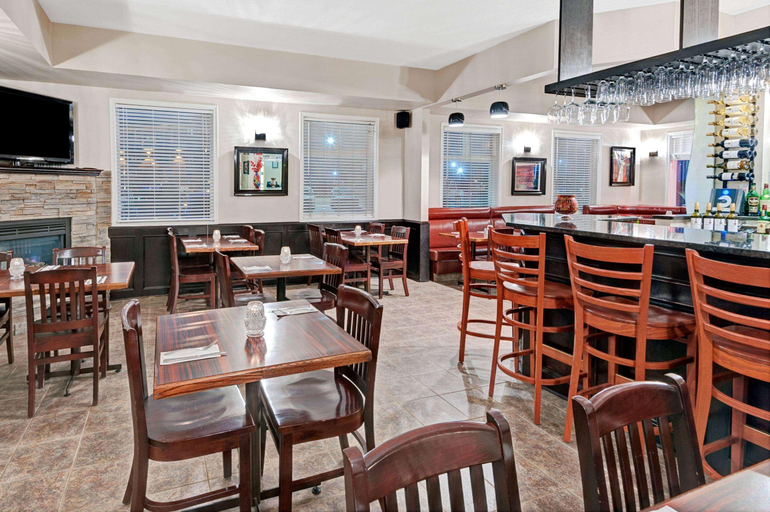 Food & Drinks, Quality Inn & Suites Edmonton International, Division No. 11