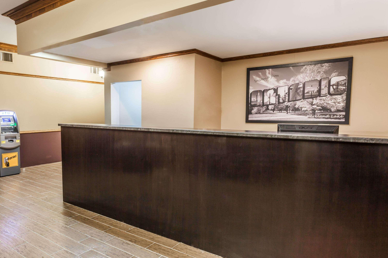 Public Area 3, Super 8 by Wyndham Kirkland Lake, Timiskaming