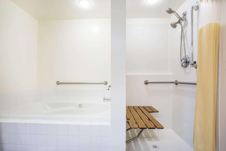 Bathroom 4, Days Inn by Wyndham Seattle Aurora, King