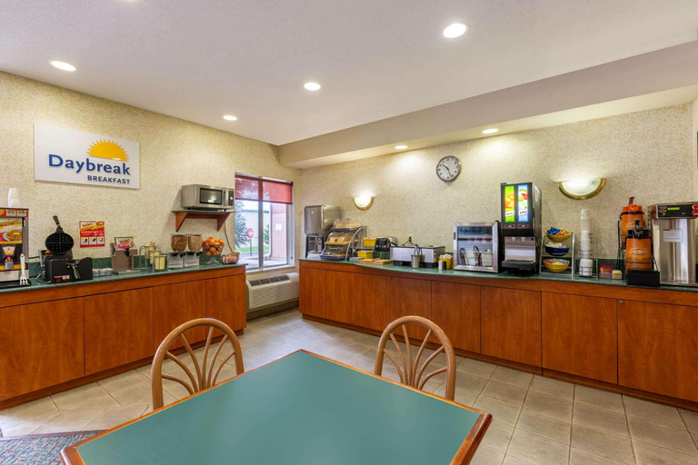 Public Area 3, Days Inn & Suites by Wyndham Madison, Dane