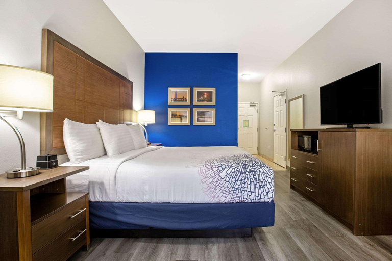 Bedroom 3, La Quinta Inn & Suites NE Long Beach Cypress, Los Angeles