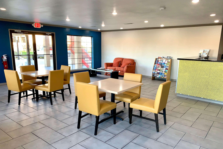 Public Area 2, Days Inn by Wyndham Canton, Van Zandt