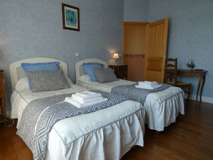 Bedroom 2, Le Tertre, Manche