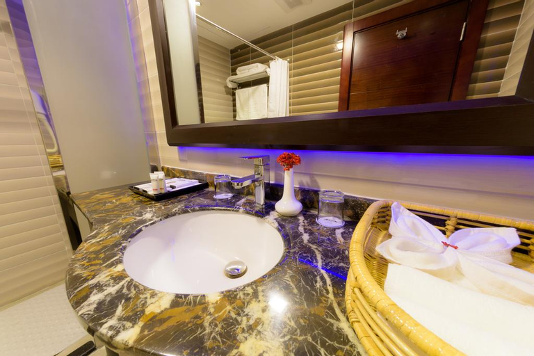 Bathroom 10