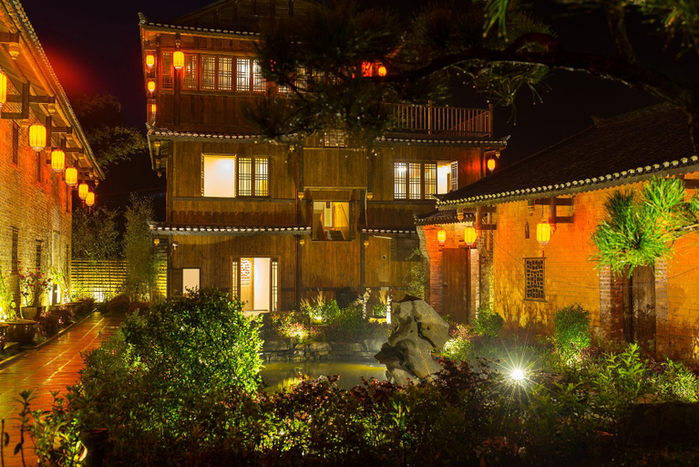 Exterior & Views