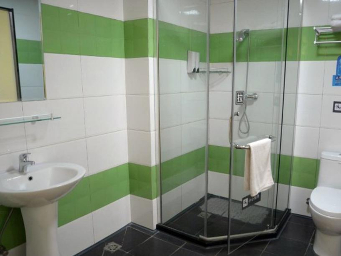 Bathroom 3, 7 Days Inn Jinan Changqing Jingshi West Road Center, Jinan