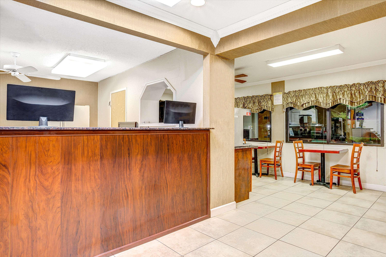 Public Area 2, Days Inn by Wyndham Chesapeake, Chesapeake