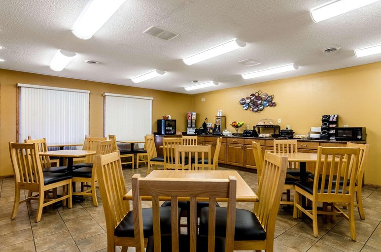 Food & Drinks 5, Rodeway Inn Ainsworth, Brown