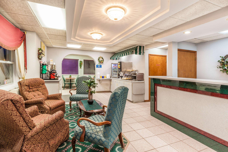 Public Area 2, Red Roof Inn Weedsport, Cayuga