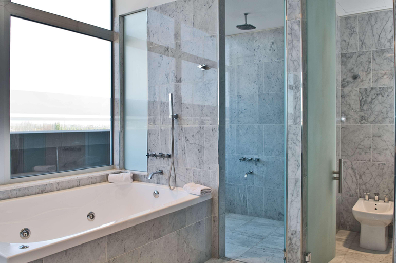 Bathroom 5, Esplendor by Wyndham Mendoza, Maipú