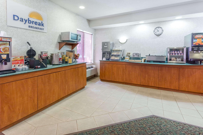 Public Area 3, Days Inn & Suites by Wyndham Madison, Dane