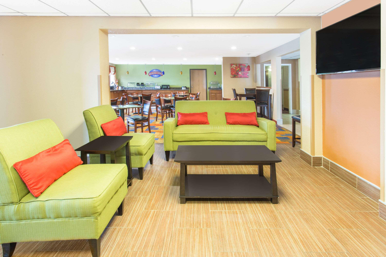 Public Area 3, Baymont by Wyndham Waukesha, Waukesha