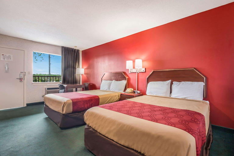 Bedroom 3, Econo Lodge Pottery, James City