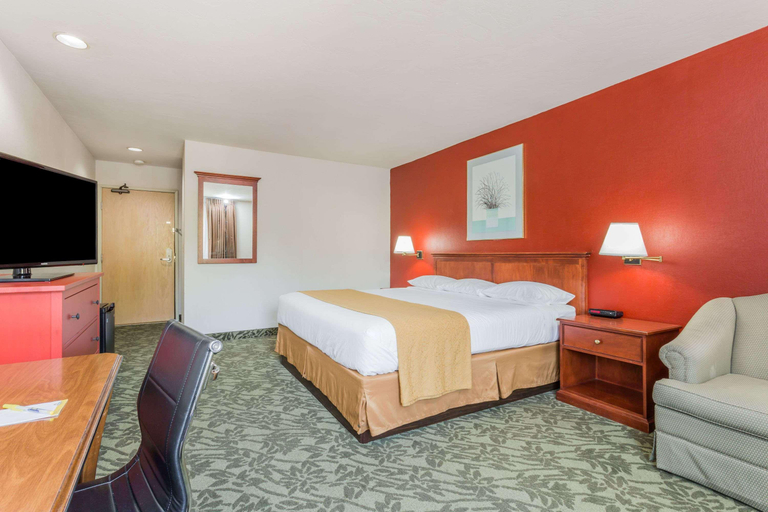 Bedroom 3, Days Inn by Wyndham Eugene Downtown/University, Lane