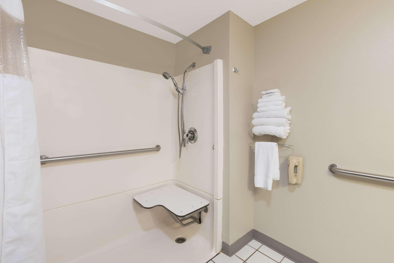 Bathroom 4, Super 8 by Wyndham Pierre SD, Hughes
