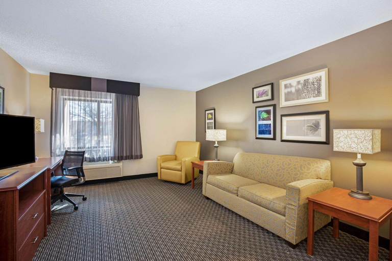 Bedroom 4, La Quinta Inn Suites By Wyndham N Little Rock Mcca, Pulaski