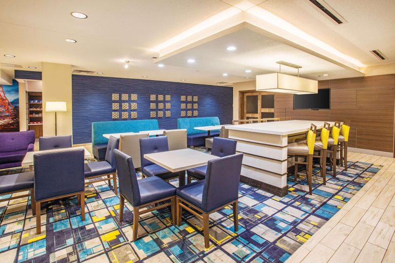 Public Area 2, La Quinta Inn & Suites by Wyndham Duluth, Saint Louis