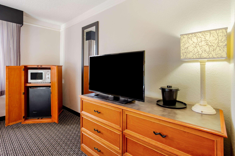 Bedroom 3, La Quinta Inn Champaign, Champaign