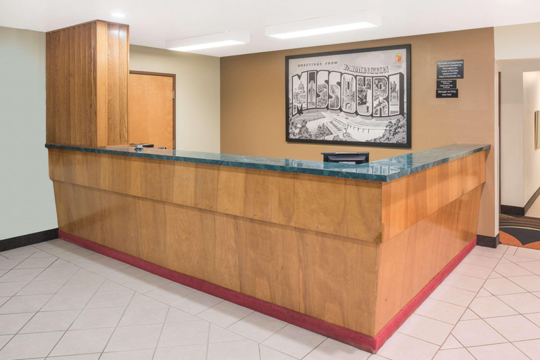 Public Area 3, Super 8 by Wyndham Farmington, Saint Francois