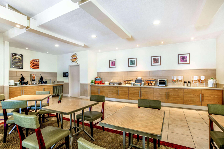 Public Area 2, La Quinta Inn & Suites by Wyndham Danbury, Fairfield