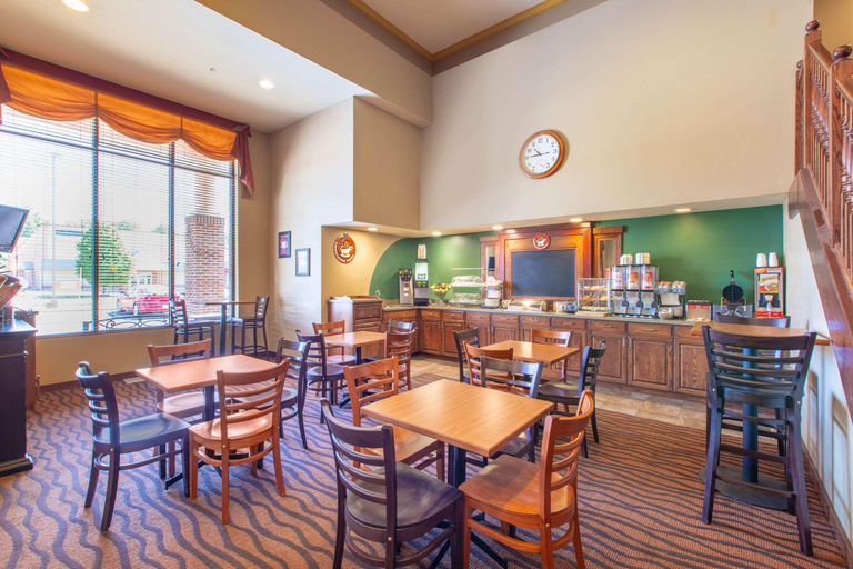 Food & Drinks 5, AmericInn by Wyndham Ottumwa, Wapello