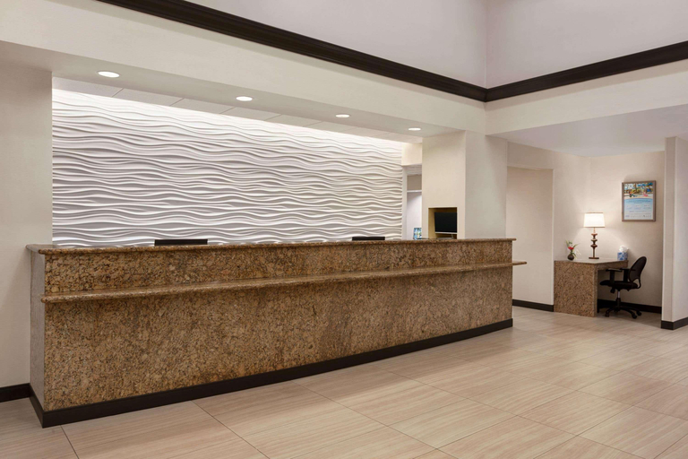 Public Area 2, Ramada by Wyndham Suites Orlando Airport, Orange