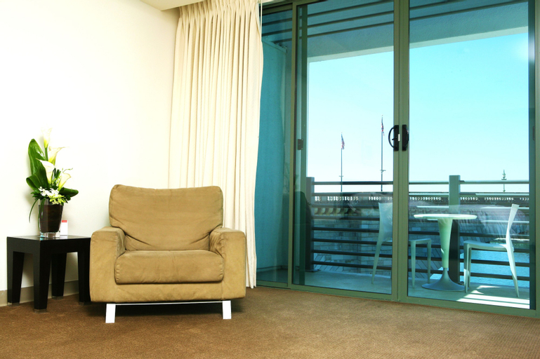 Heat Hotel, Mohave