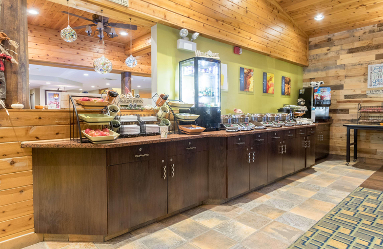 Public Area 3, White Pines Inn & Suites, Ottawa