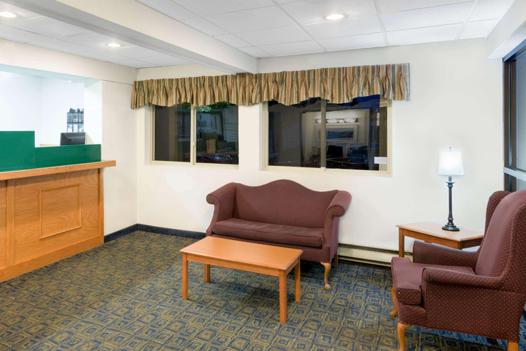 Public Area 2, Super 8 by Wyndham Kingston, Ulster