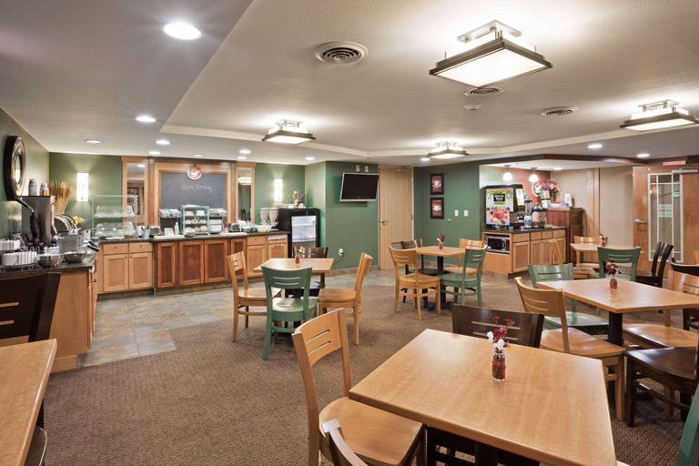 Food & Drinks 5, AmericInn by Wyndham Fort Pierre, Stanley