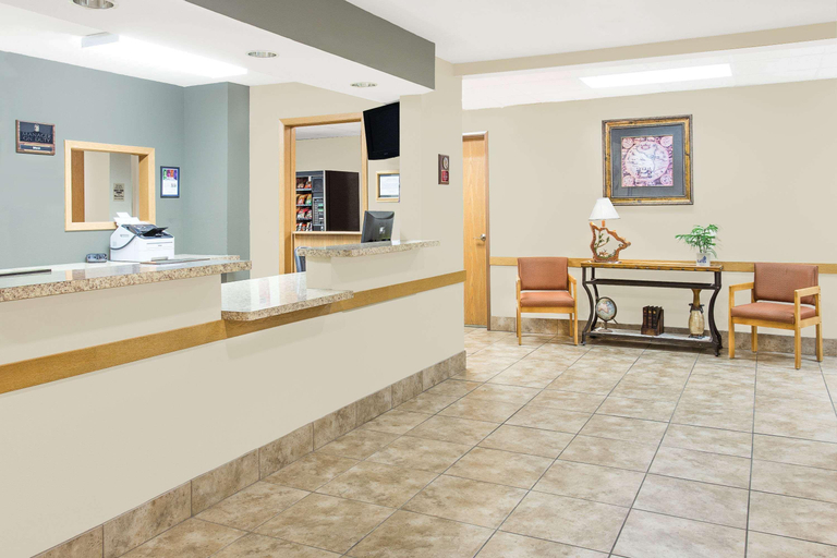 Public Area, Super 8 by Wyndham Darlington, Lafayette